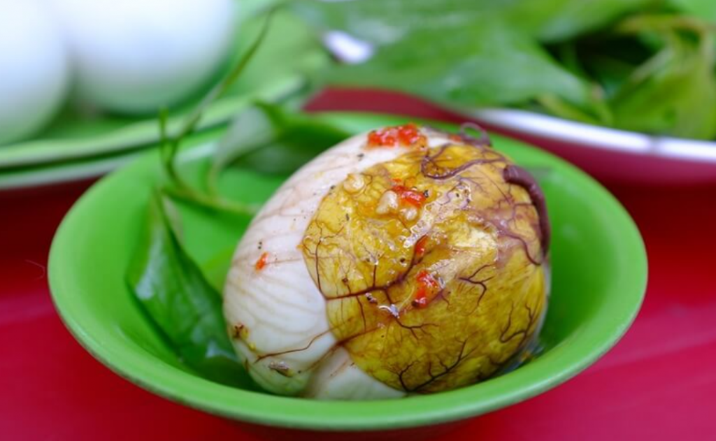 Cách giải đen bằng trứng vịt lộn Cach giai den bang trung vit lon