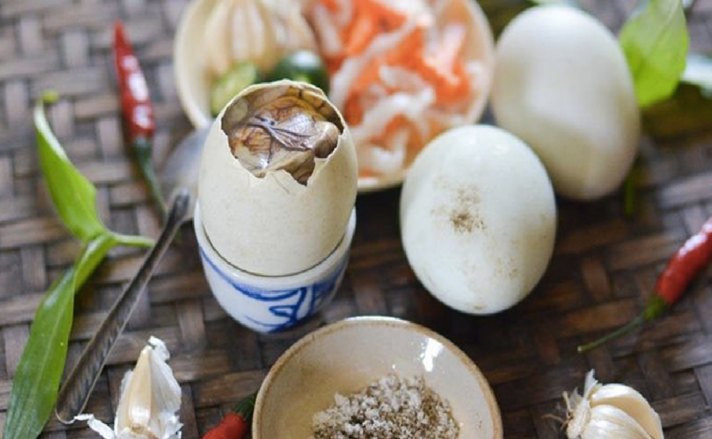 Giải xui xẻo bằng trứng vịt lộn Giai xui xeo bang trung vit lon